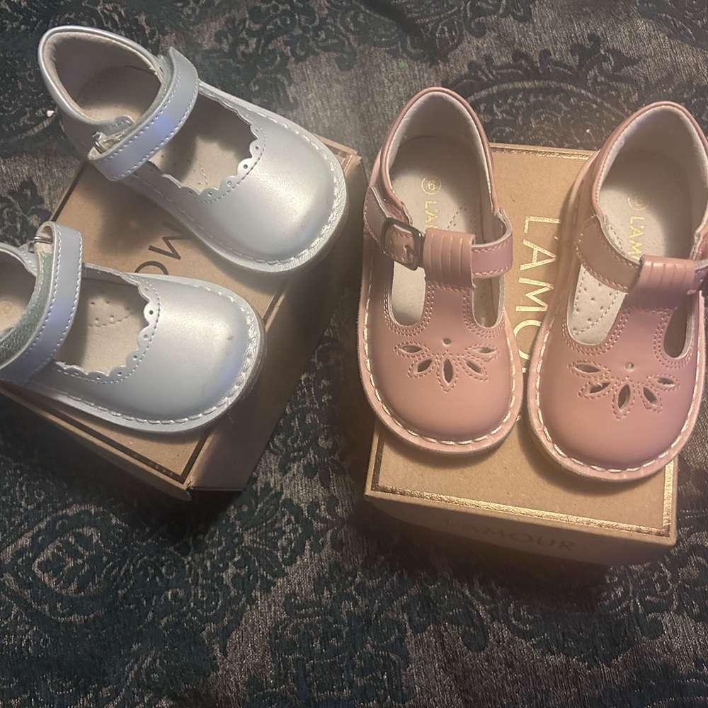 Kids nice Mary Jane shoes, barely worn, great condition!